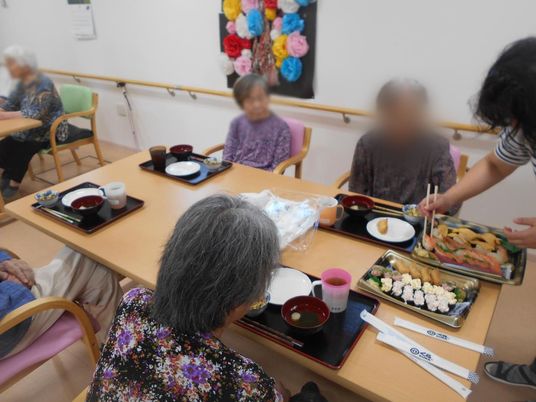 昼食のテーブル風景