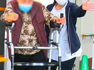 スタッフと利用者の様子