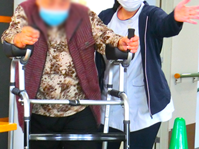 スタッフと利用者の様子