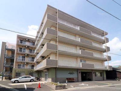 多階層の建物外観