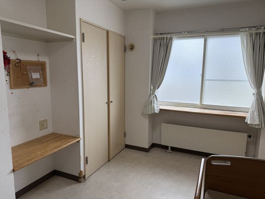 光が差し込む居室
