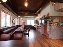明るい食堂の風景