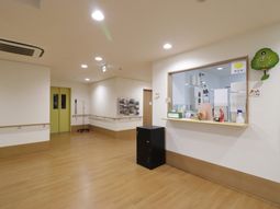 明るく清潔なロビー