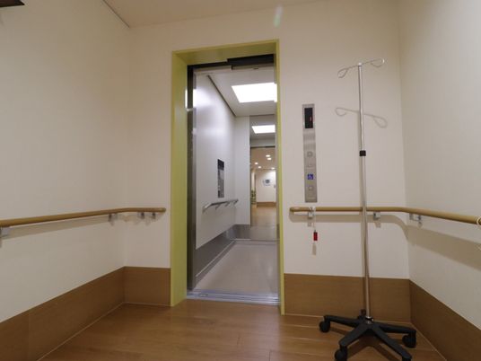 廊下と掲示板の様子