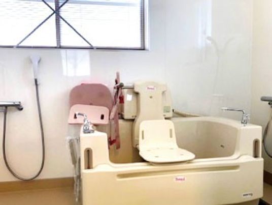 快適な設備の浴室