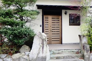 落ち着いた門構え