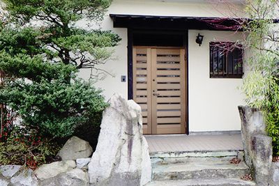 落ち着いた門構え