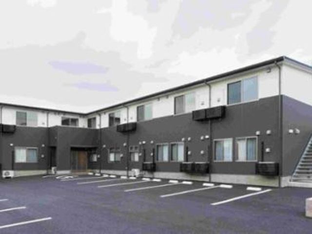 建物外観 外観   落ち着いた色合いの2階建ての建物で、前面に駐車スペースが確保されています。出入口まわりが見え、就業時の動線をイメージしやすいです。