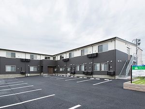 駐車場のある建物外観  