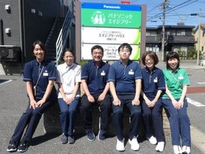 スタッフ集合の外観前  