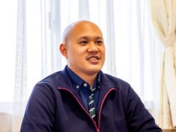 笑顔のスタッフ像