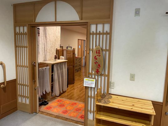 和風の装飾が印象的な入口