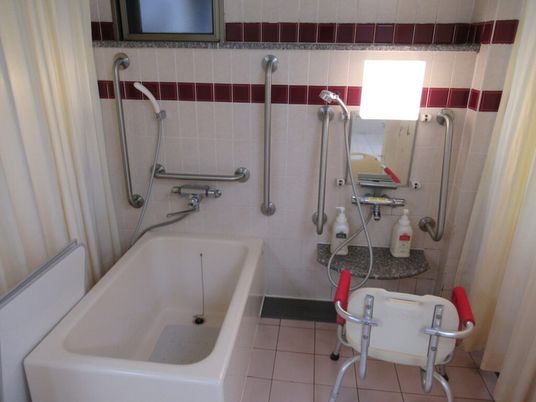 広々とした浴室