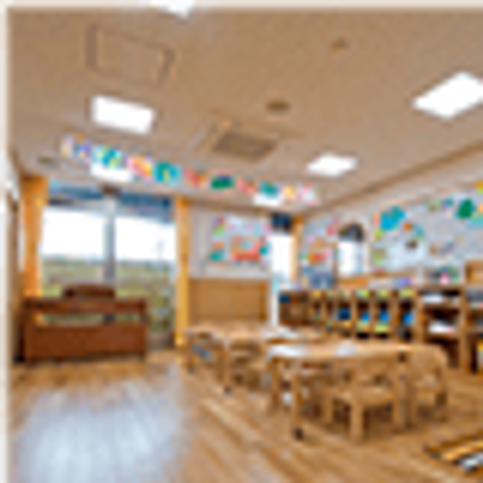 自然光あふれるラウンジ