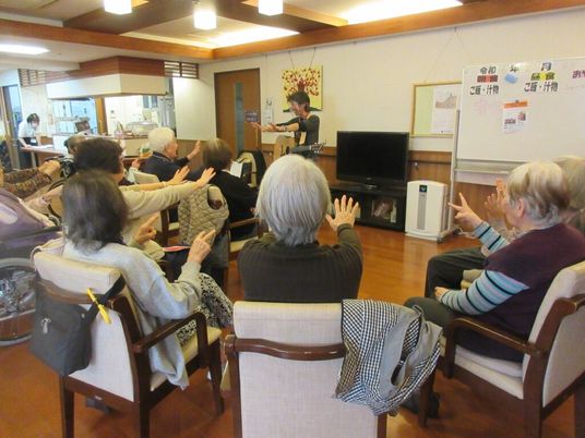 和やかなレクリエーションの様子