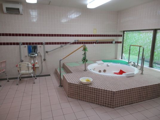 広々とした浴室