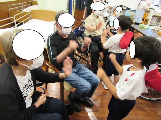 交流する多目的室