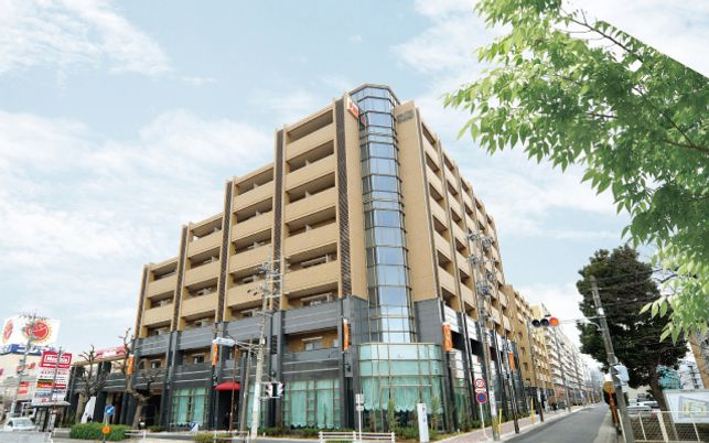 大型の建物外観