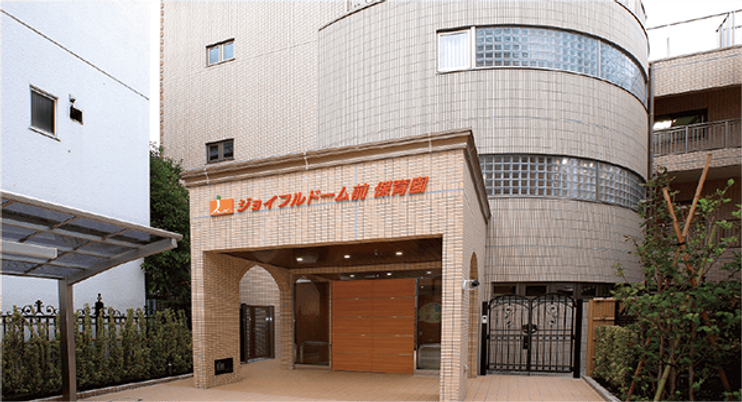 アーチ型エントランス