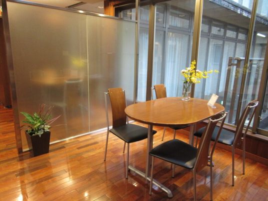 明るい休憩スペース