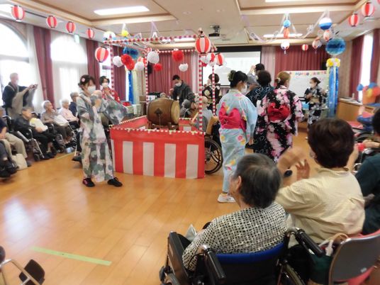夏祭りの様子