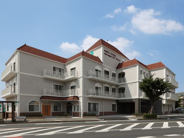 特徴的な外観の建物 外観 温かみを感じるヨーロッパ風の建物です。外からも魅力が伝わる職場環境です。