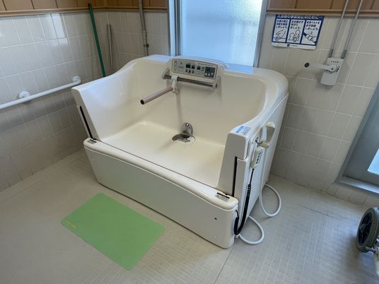 広々とした浴室