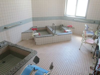 広々とした浴室