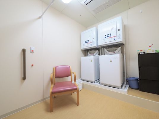 洗濯設備の整った室内