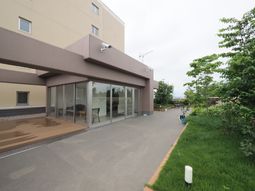 庭付き施設外観