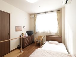 明るい居室の様子