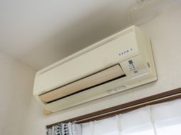壁掛けエアコン  