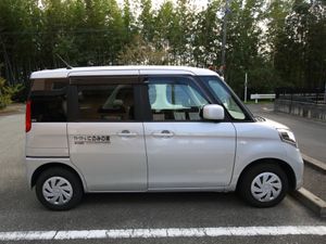 施設の送迎車両