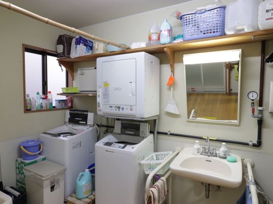 洗濯機と洗面台の設備