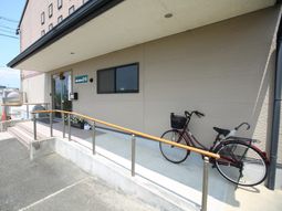 エントランス前の外観