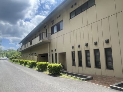 広々とした外観