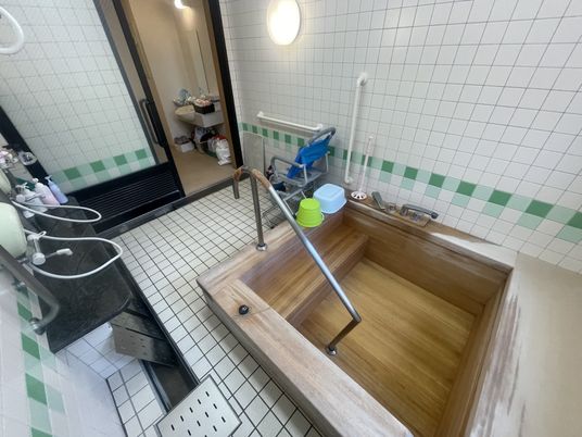 広々とした浴室