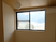部屋から見える窓越しの景色