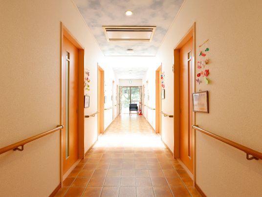 廊下の明るい通路