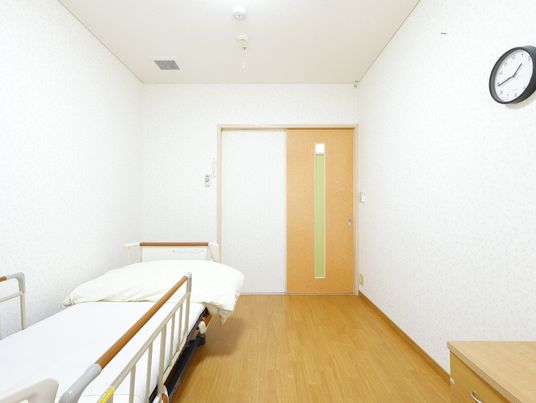 清潔でシンプルな居室