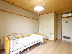 居室の明るい内装