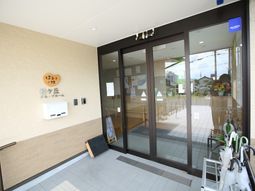 明るいエントランスの一角