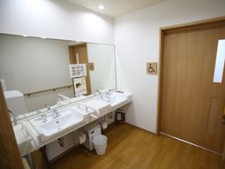 清潔な洗面台のある空間