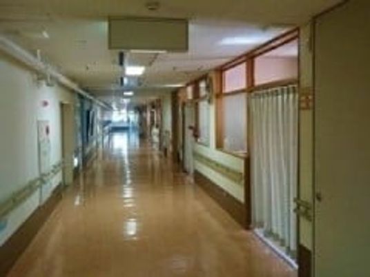 明るい廊下の様子  