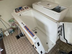 ゆったりとした浴室
