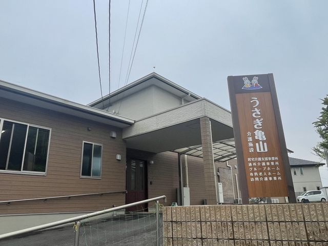 ゆったりした外観の建物 外観 ご自宅のような温かみのある外観です。車いすでも安心して入れる広々としたエントランスが魅力的です。