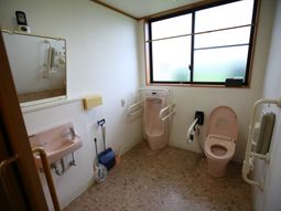 バリアフリー対応のトイレ