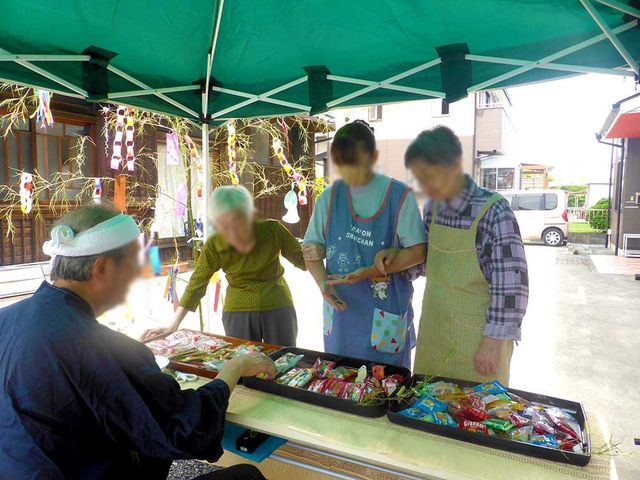 楽しげな屋外イベント