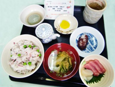 和食が並ぶ食事