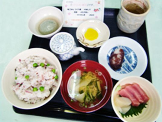 和食が並ぶ食事